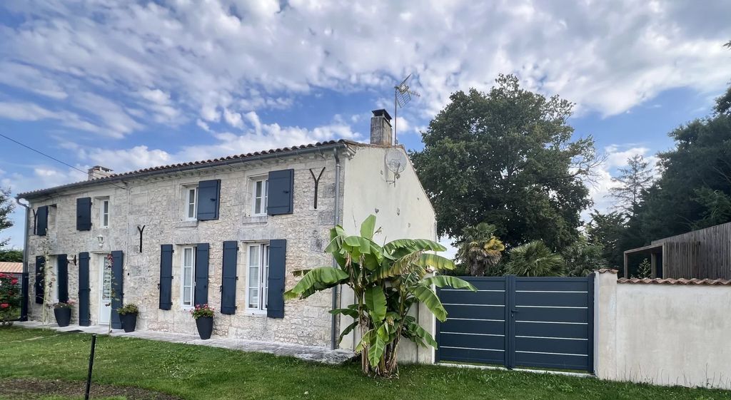 Achat maison à vendre 4 chambres 153 m² - Saint-Sulpice-d'Arnoult