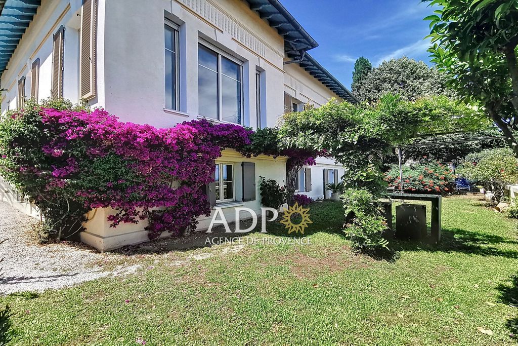 Achat maison à vendre 5 chambres 281 m² - Grasse