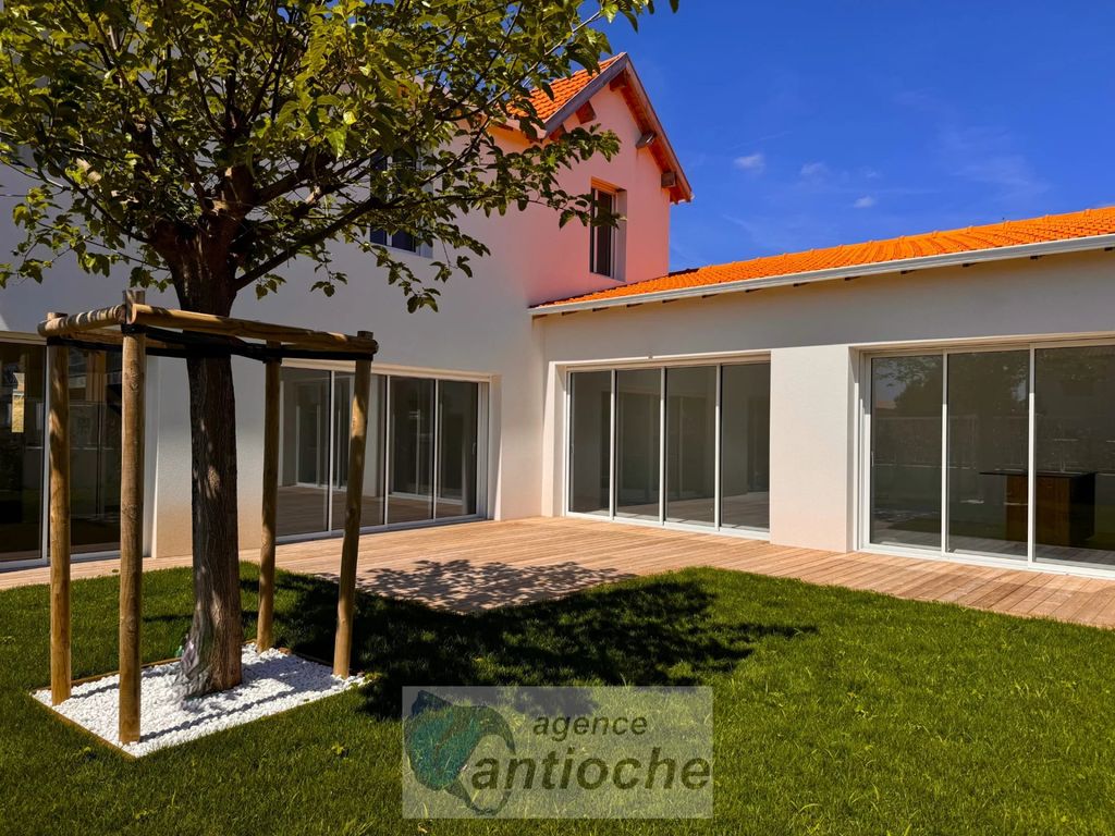 Achat maison à vendre 4 chambres 155 m² - Châtelaillon-Plage