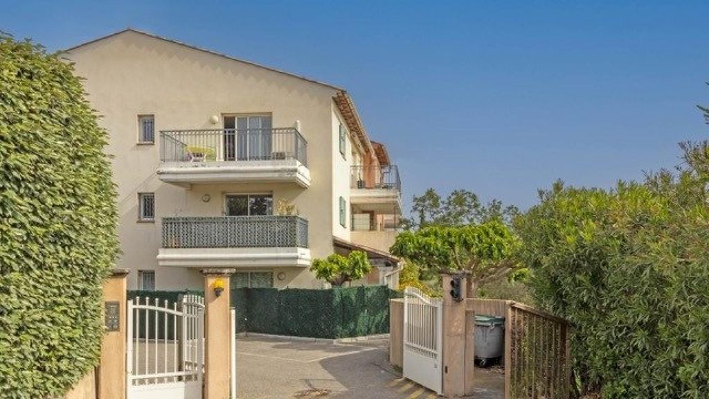 Achat appartement à vendre 2 pièces 38 m² - Roquebrune-sur-Argens