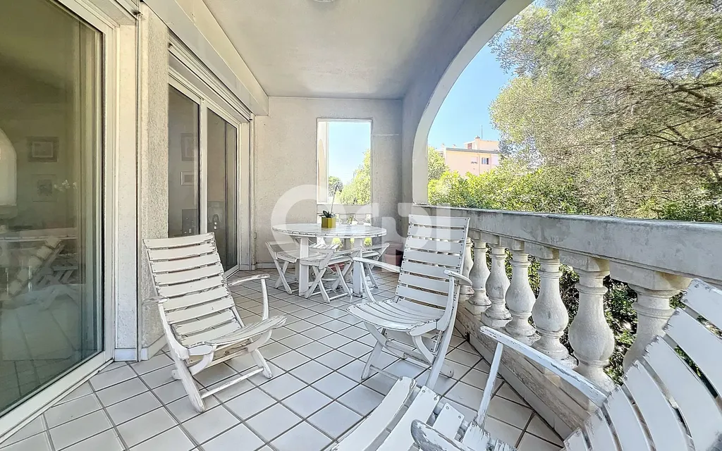 Achat appartement à vendre 3 pièces 61 m² - Antibes