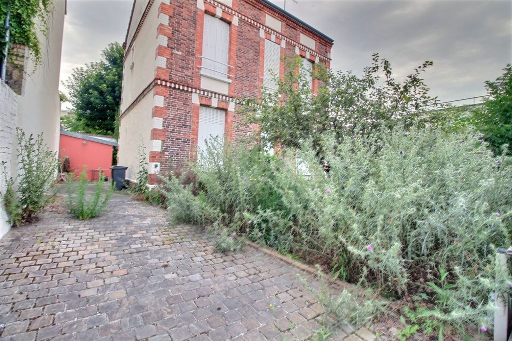 Achat maison à vendre 4 chambres 194 m² - Suresnes