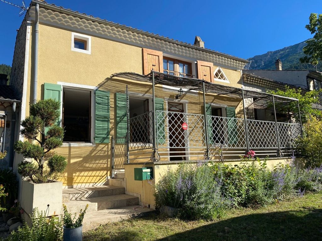 Achat maison à vendre 5 chambres 184 m² - Châtillon-en-Diois