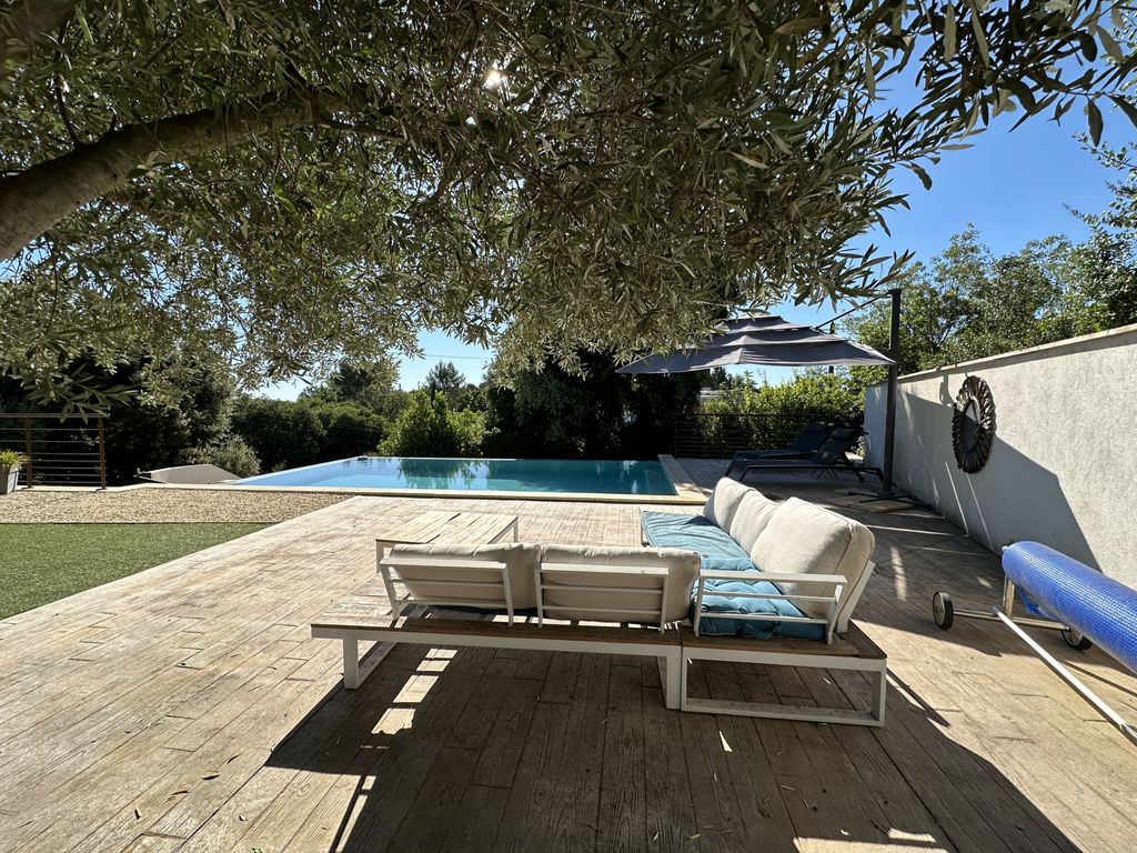 Achat maison à vendre 4 chambres 157 m² - Nîmes