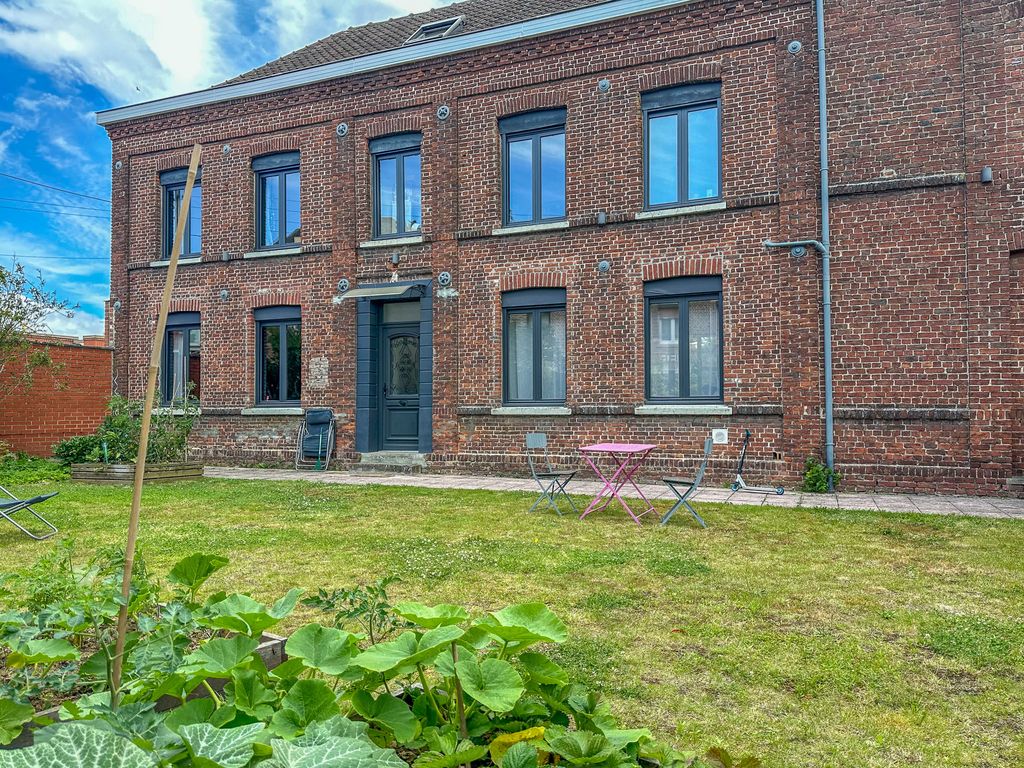 Achat maison à vendre 6 chambres 180 m² - Lesquin