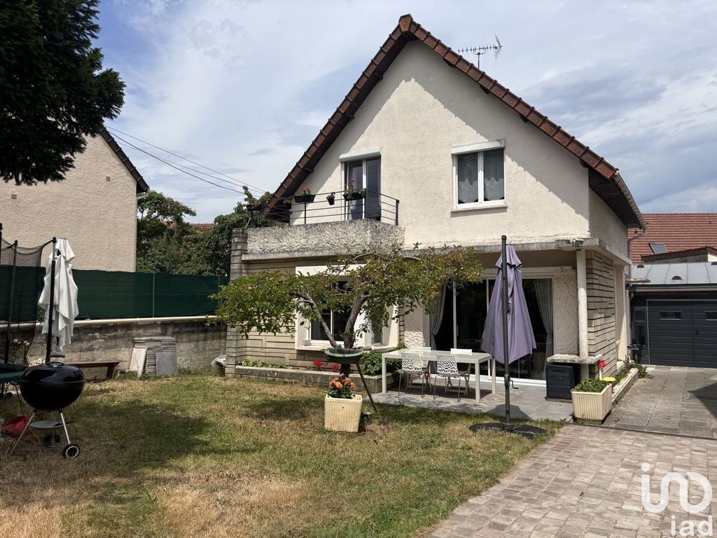 Achat maison à vendre 3 chambres 114 m² - Champs-sur-Marne