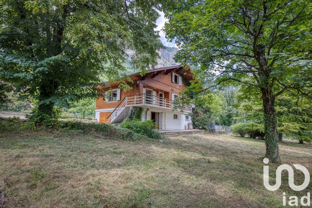 Achat maison à vendre 4 chambres 113 m² - Crolles