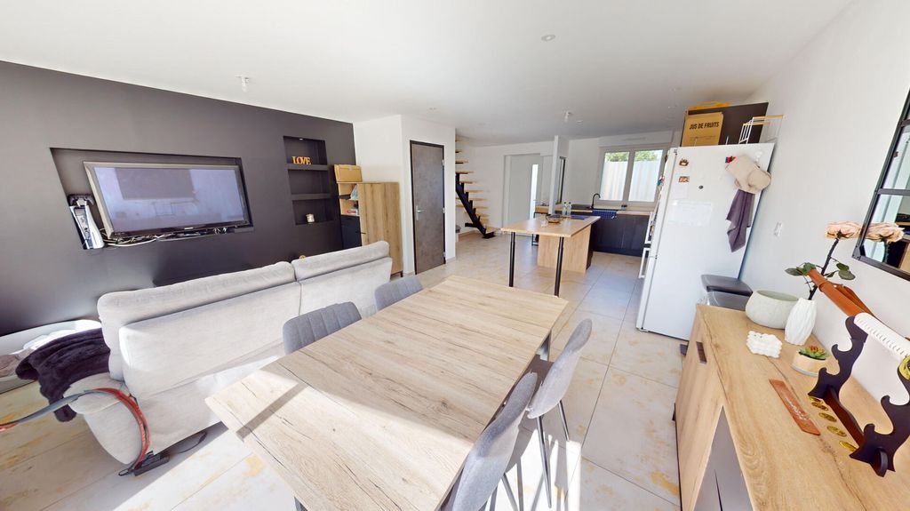 Achat maison à vendre 2 chambres 68 m² - Saint-Denis-en-Bugey