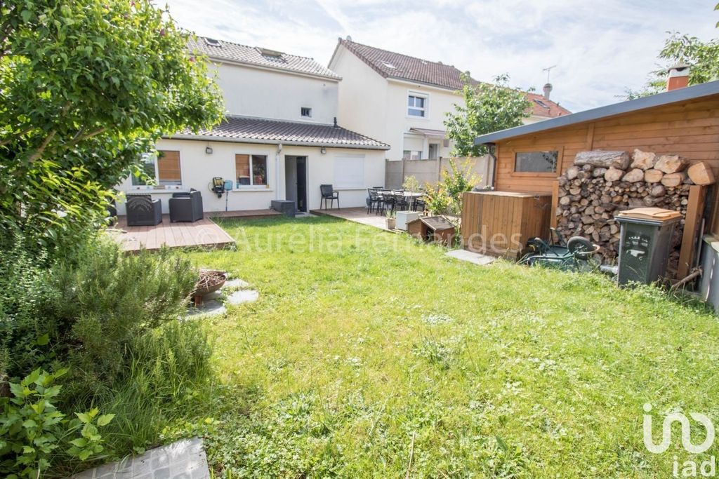 Achat maison à vendre 4 chambres 130 m² - Ormesson-sur-Marne