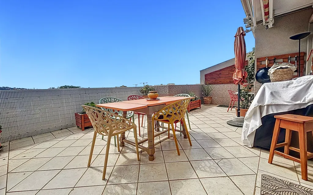 Achat appartement à vendre 3 pièces 85 m² - Fréjus