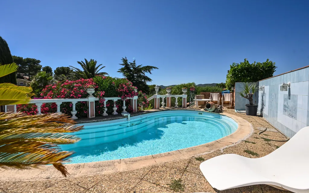 Achat maison à vendre 4 chambres 142 m² - Sanary-sur-Mer