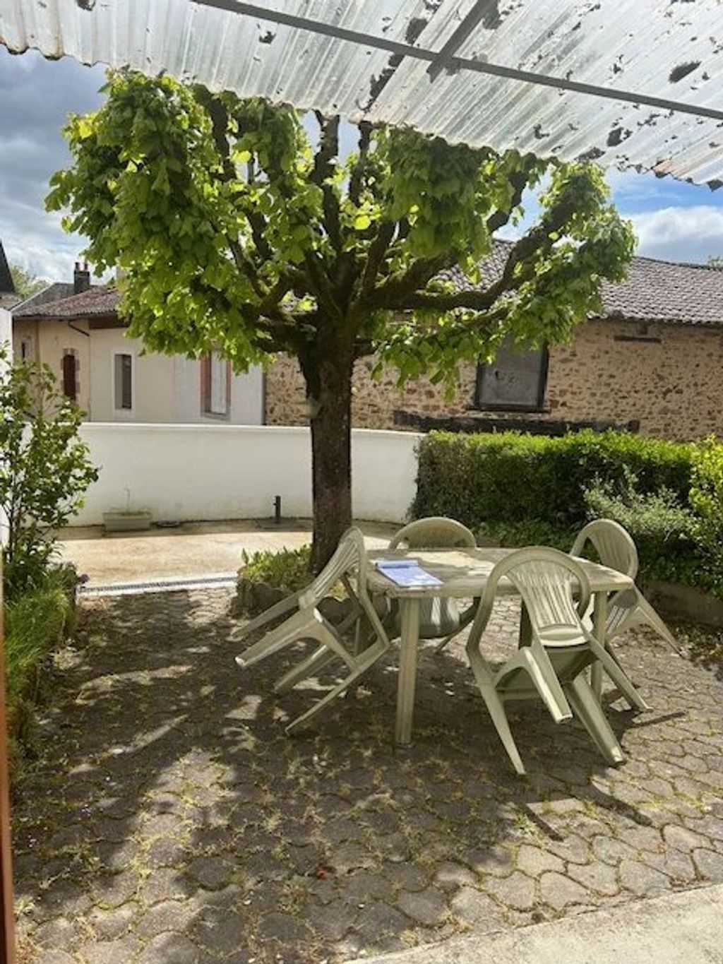 Achat maison à vendre 2 chambres 58 m² - Saint-Victurnien