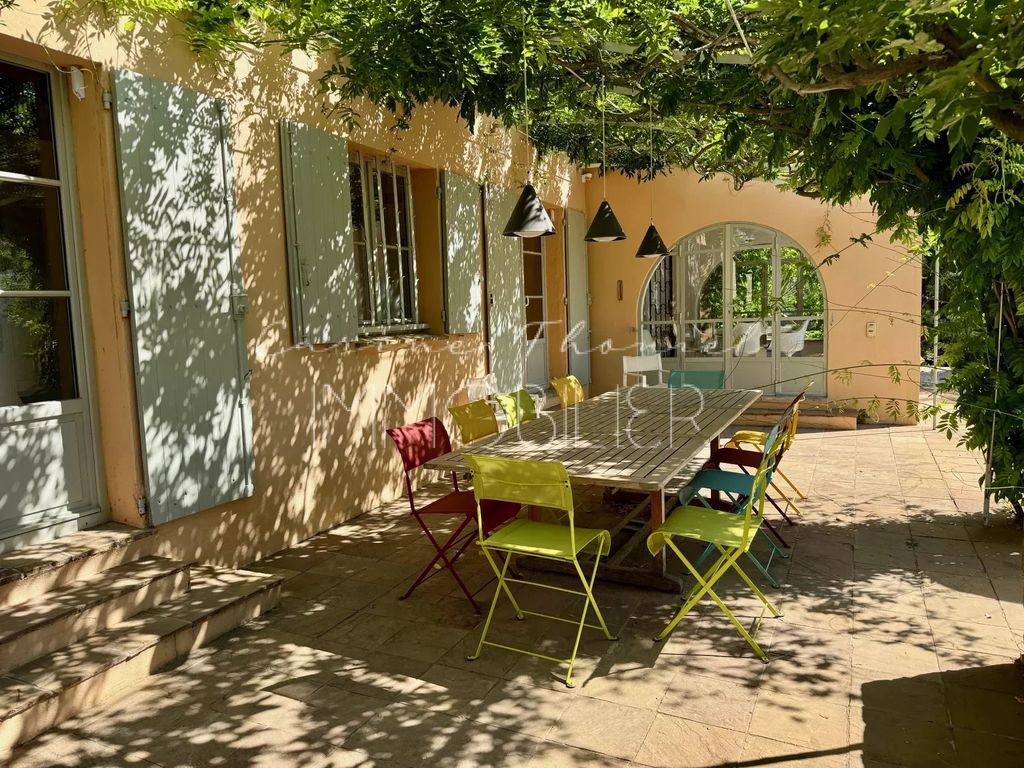 Achat maison à vendre 6 chambres 215 m² - Cogolin