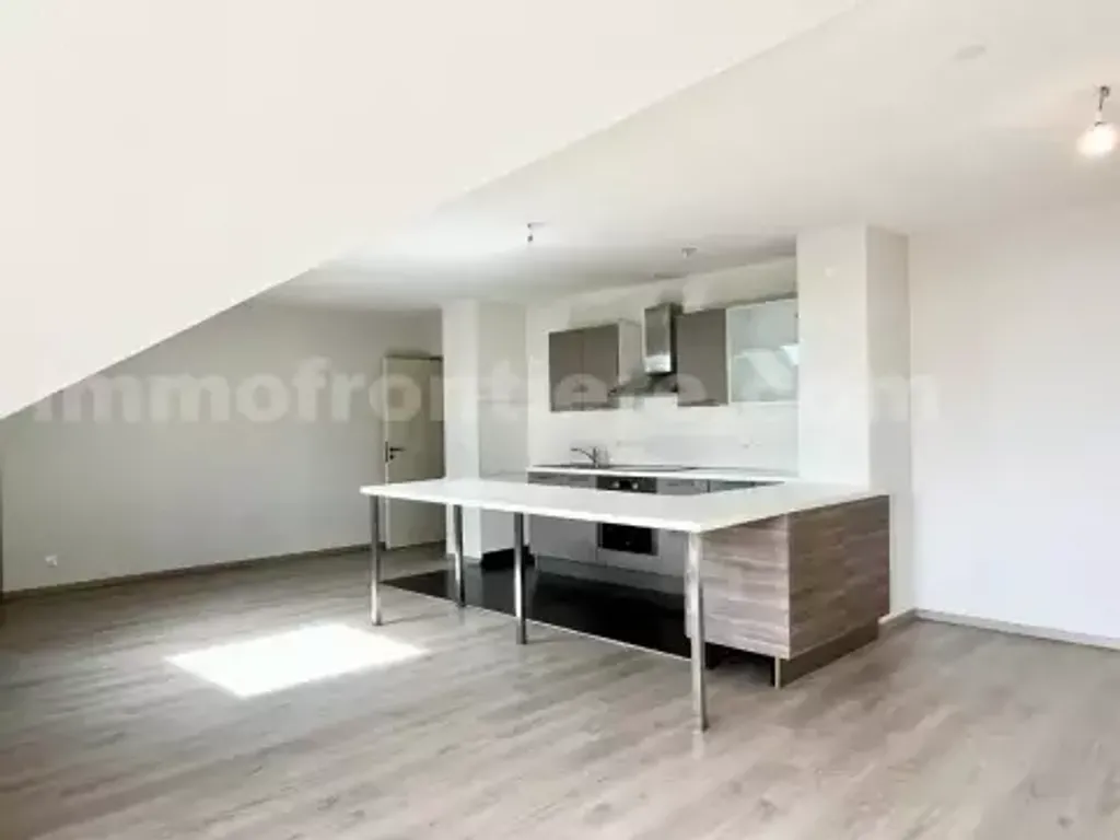 Achat appartement à vendre 3 pièces 78 m² - Saint-Cergues