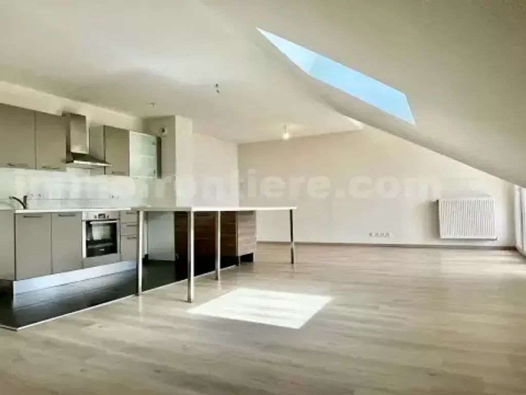 Achat appartement à vendre 3 pièces 78 m² - Saint-Cergues