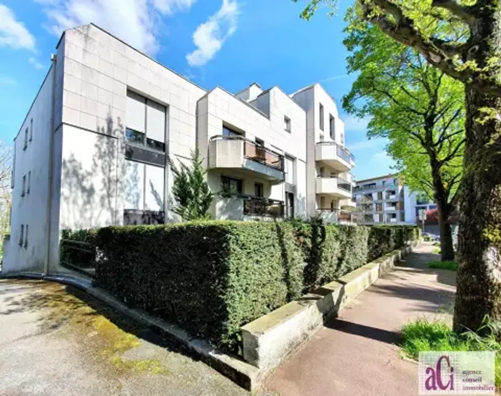 Achat appartement à vendre 4 pièces 84 m² - Châtillon