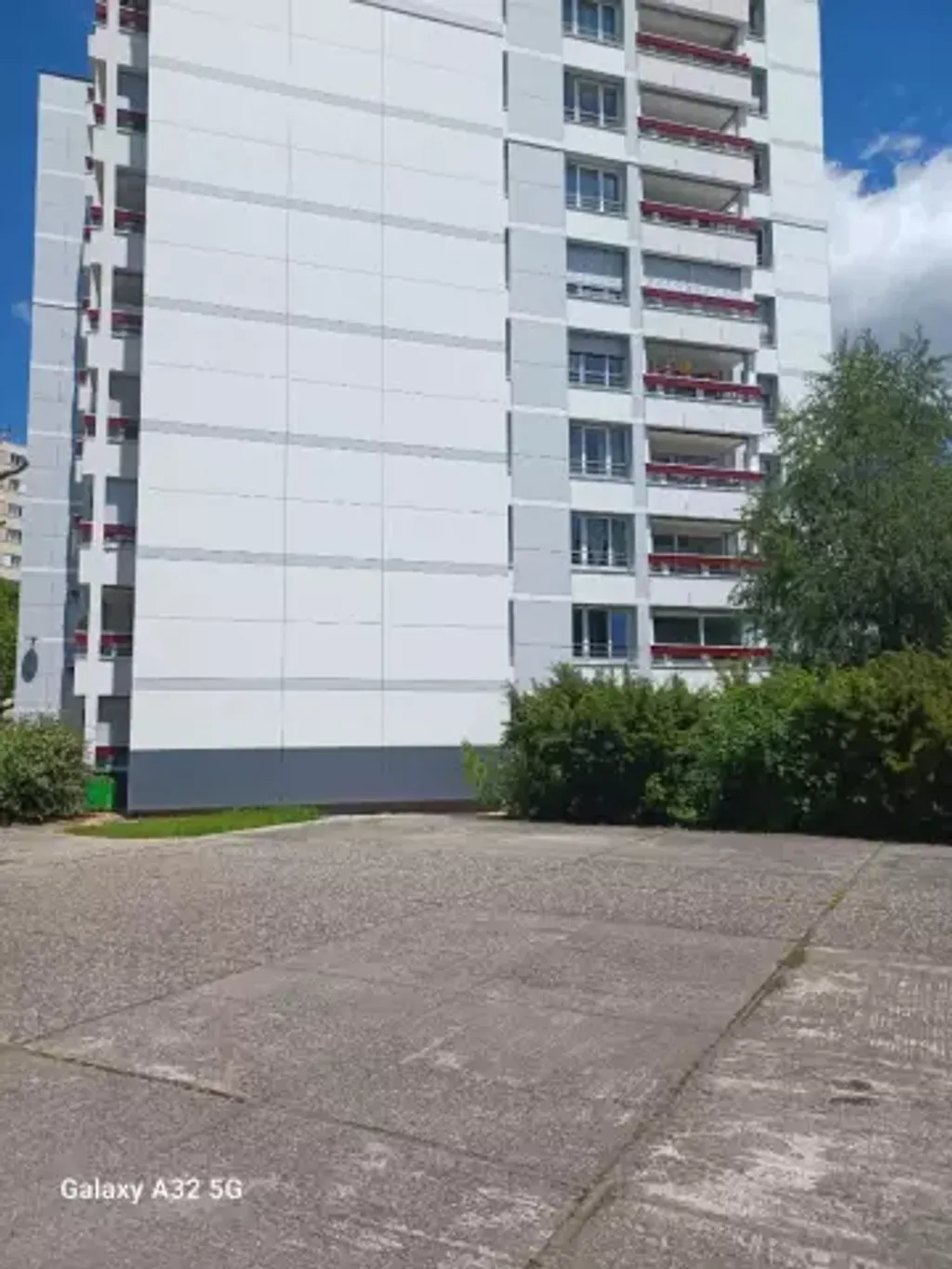 Achat appartement à vendre 4 pièces 87 m² - Saint-Genis-Pouilly
