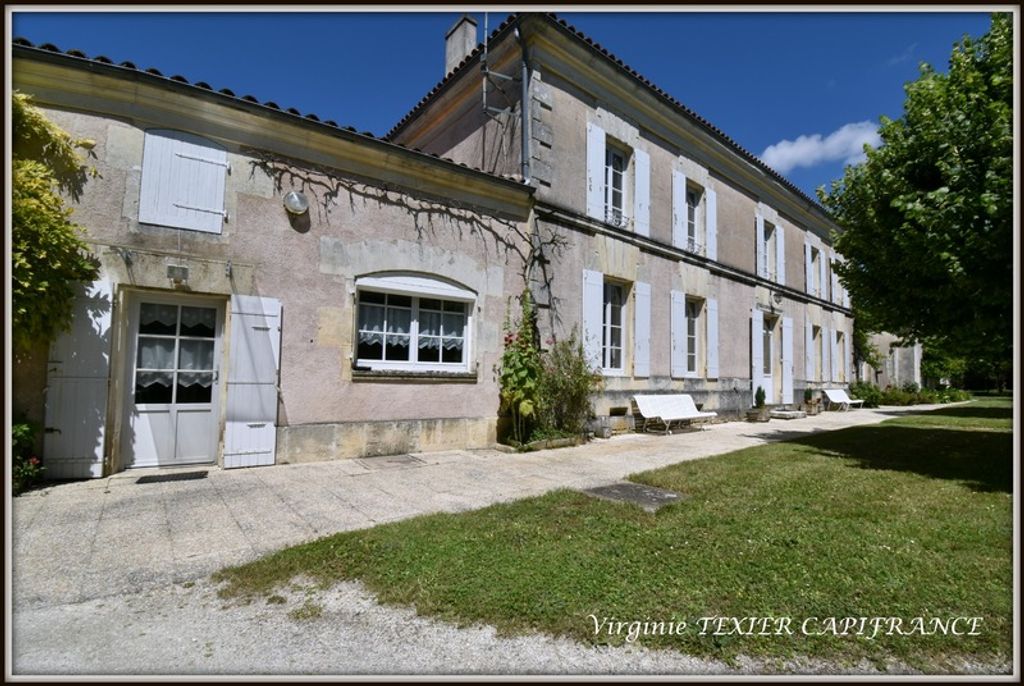 Achat maison à vendre 3 chambres 220 m² - Saint-Jean-d'Angély