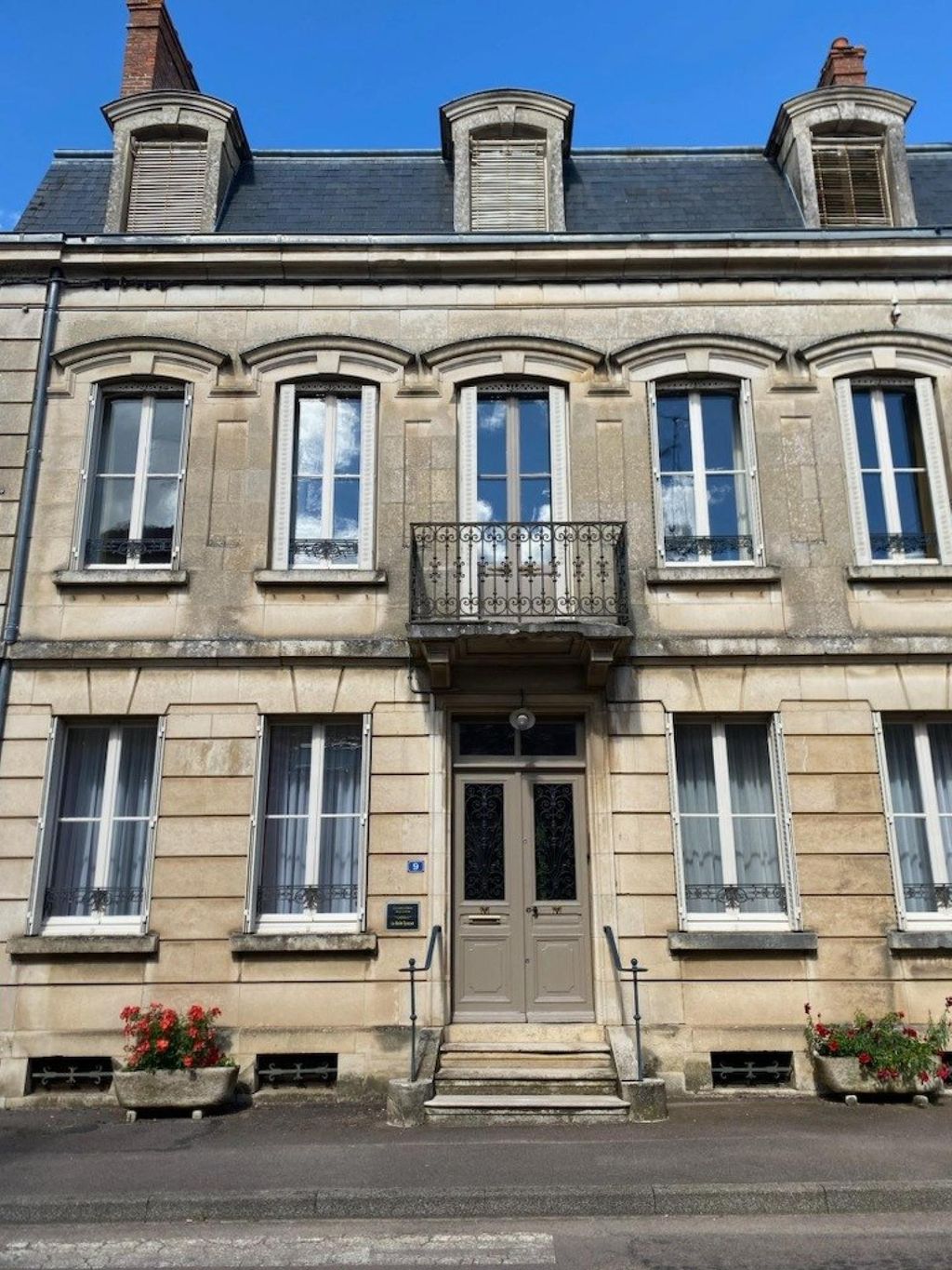 Achat maison à vendre 4 chambres 235 m² - Époisses