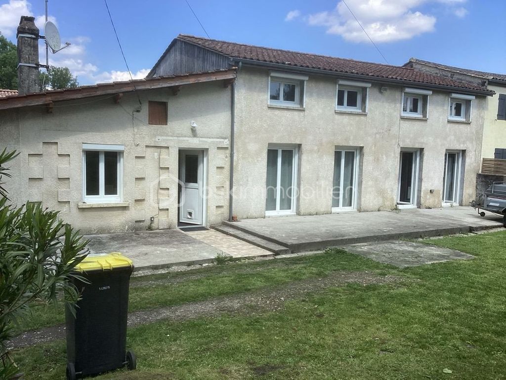 Achat maison à vendre 3 chambres 141 m² - Saint-Yzan-de-Soudiac