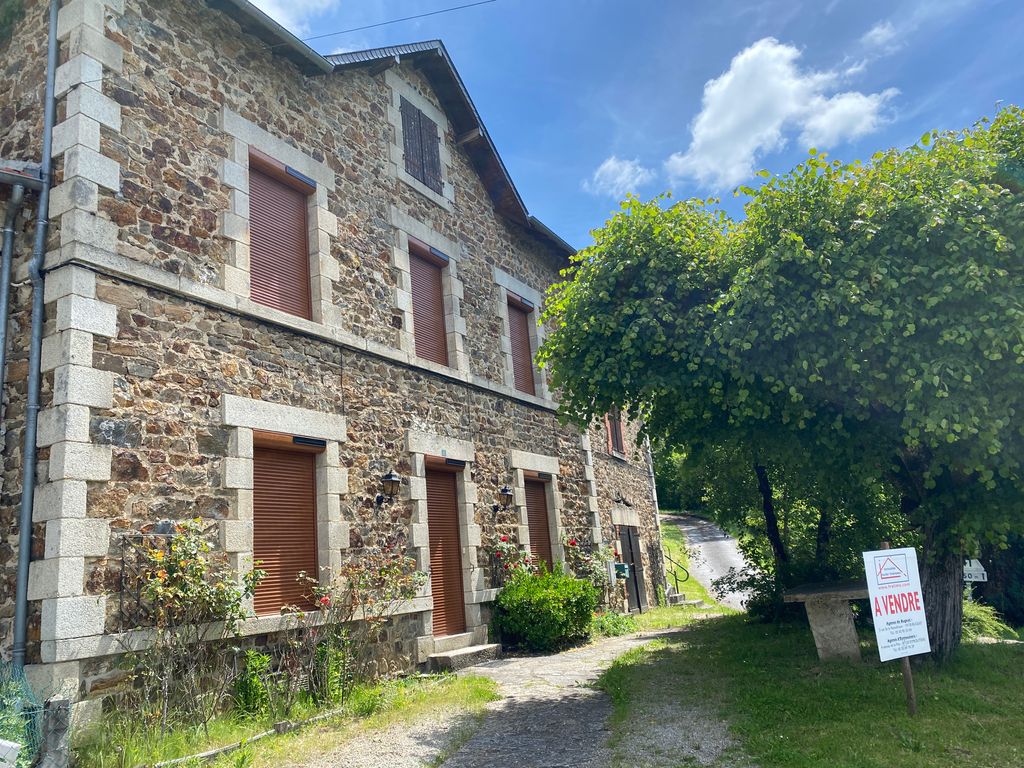 Achat maison à vendre 4 chambres 130 m² - Châteauneuf-la-Forêt