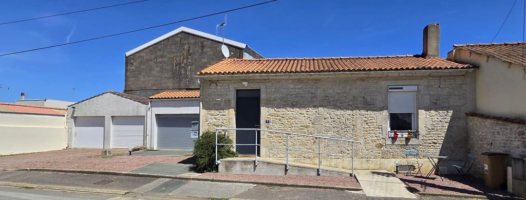 Achat maison à vendre 2 chambres 100 m² - Luçon