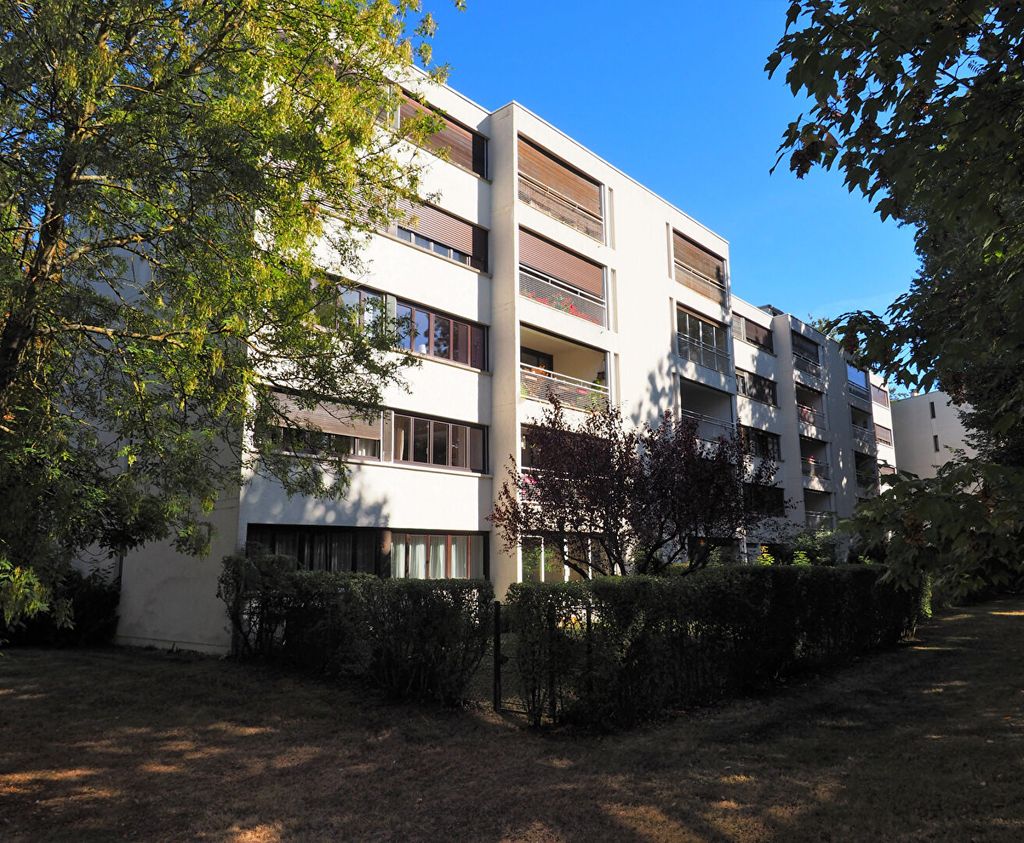 Achat appartement à vendre 4 pièces 96 m² - Vaux-le-Pénil