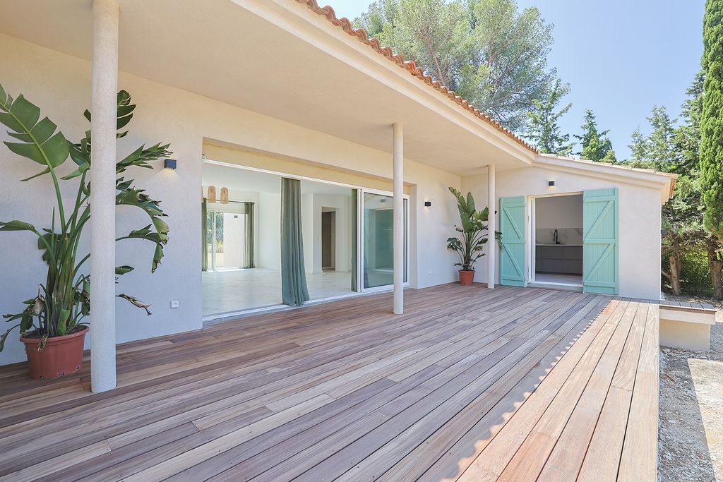 Achat maison à vendre 5 chambres 195 m² - Sanary-sur-Mer