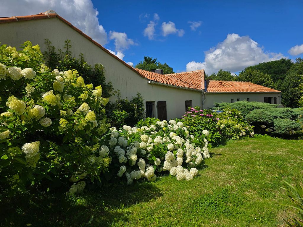 Achat maison à vendre 6 chambres 203 m² - Vertou