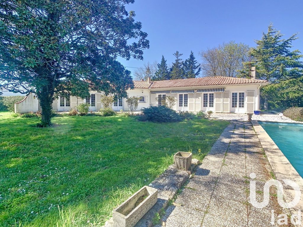 Achat maison à vendre 5 chambres 221 m² - Sainte-Gemme-la-Plaine