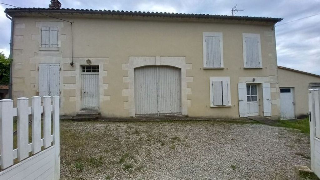 Achat maison à vendre 4 chambres 140 m² - Saint-Simeux