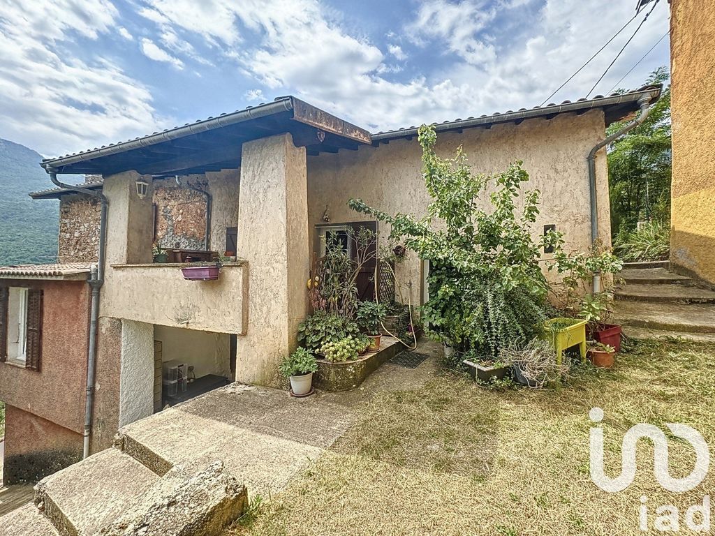 Achat appartement à vendre 4 pièces 74 m² - Utelle