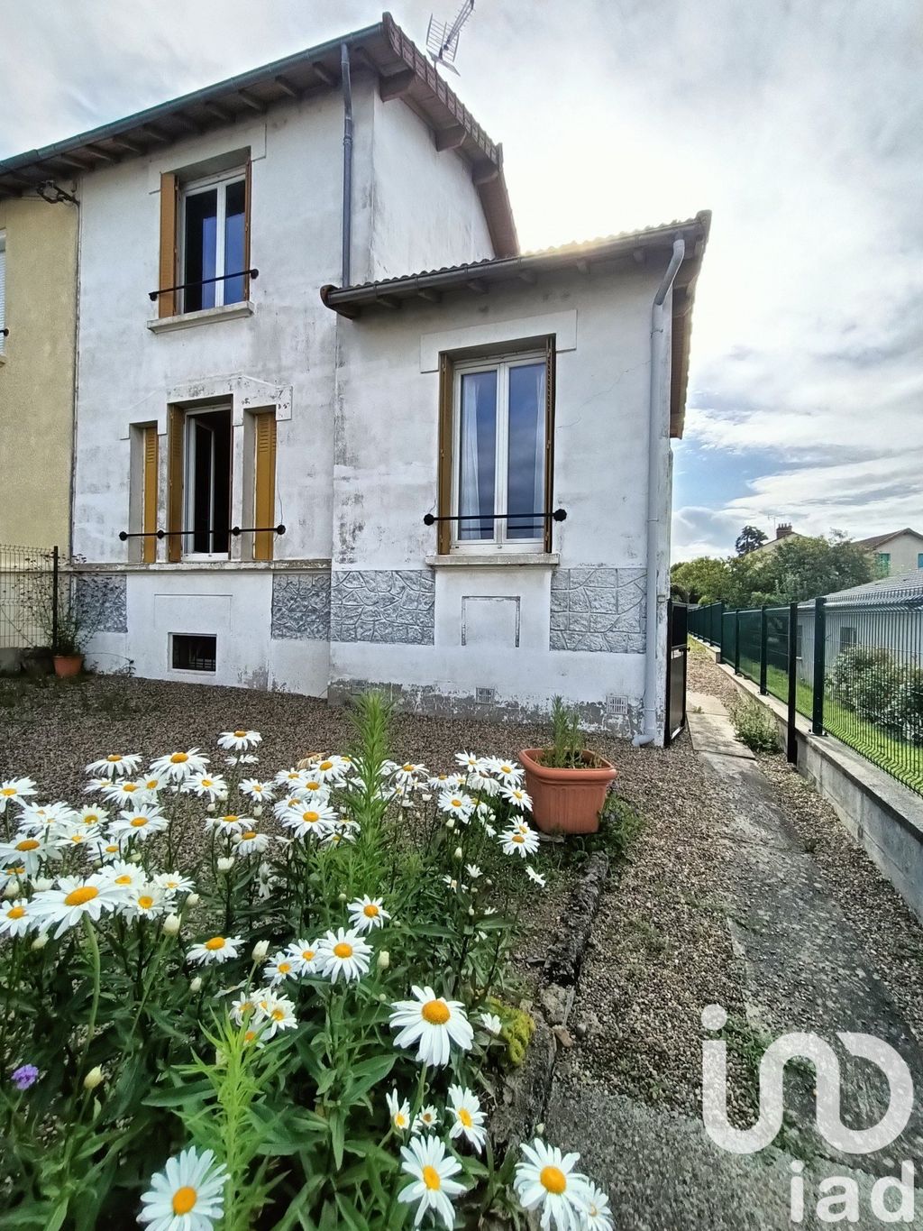 Achat maison à vendre 2 chambres 61 m² - Cusset