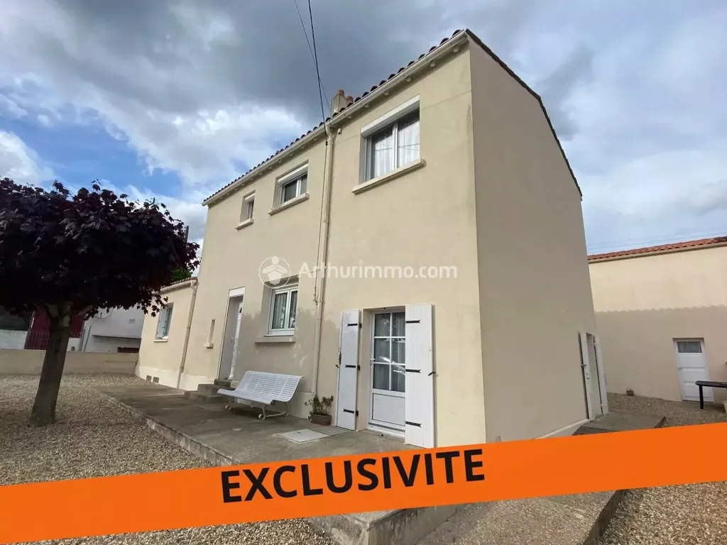 Achat maison à vendre 5 chambres 123 m² - Saint-Jean-d'Angély