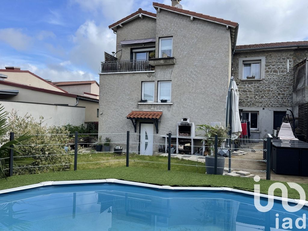 Achat maison à vendre 4 chambres 174 m² - Saint-Héand