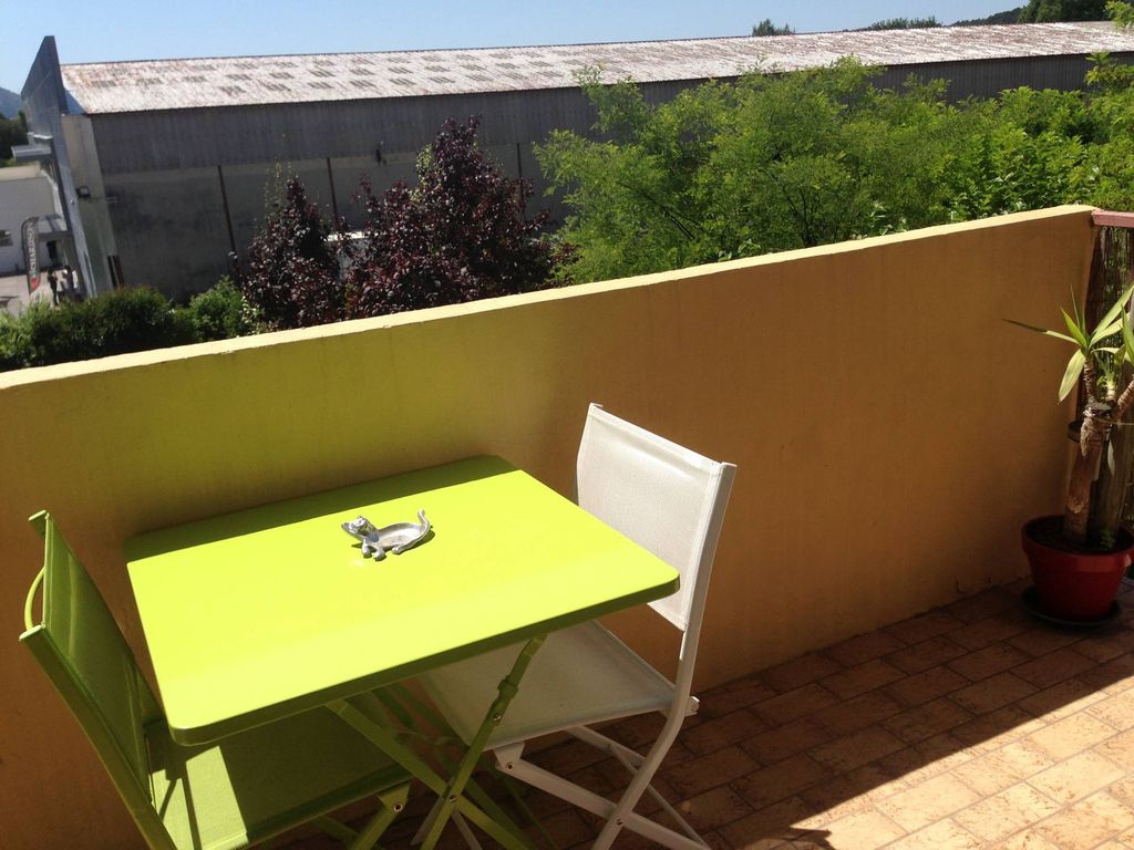 Achat appartement à vendre 2 pièces 42 m² - Aubagne