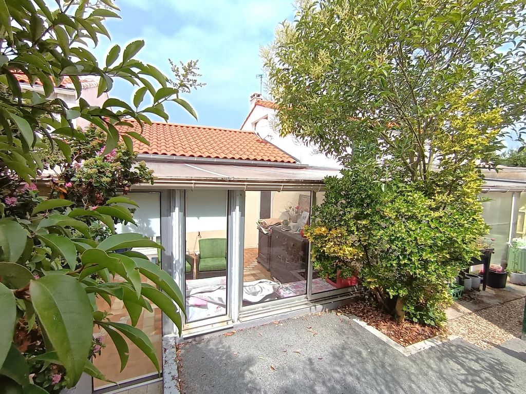 Achat maison à vendre 2 chambres 69 m² - La Rochelle