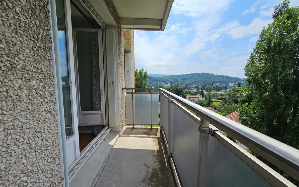 Achat appartement à vendre 4 pièces 77 m² - Saint-Jean-Bonnefonds