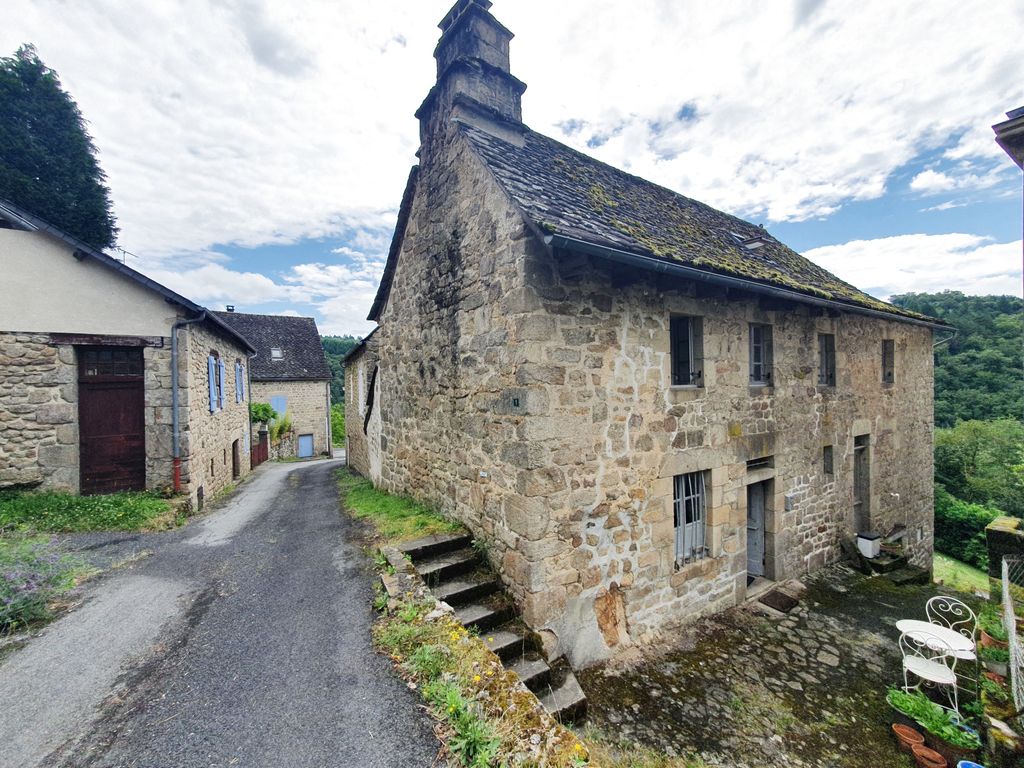 Achat maison à vendre 5 chambres 115 m² - La Roche-Canillac