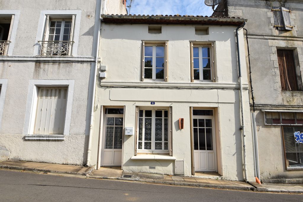 Achat maison à vendre 3 chambres 130 m² - Montbron