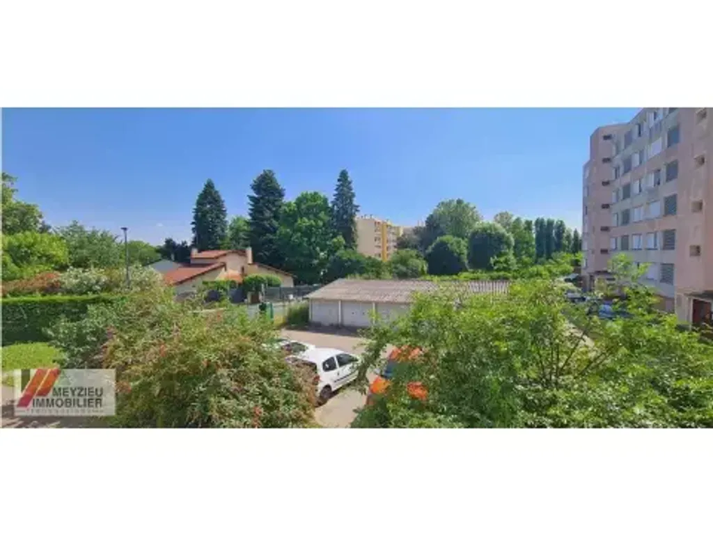 Achat appartement à vendre 3 pièces 64 m² - Décines-Charpieu