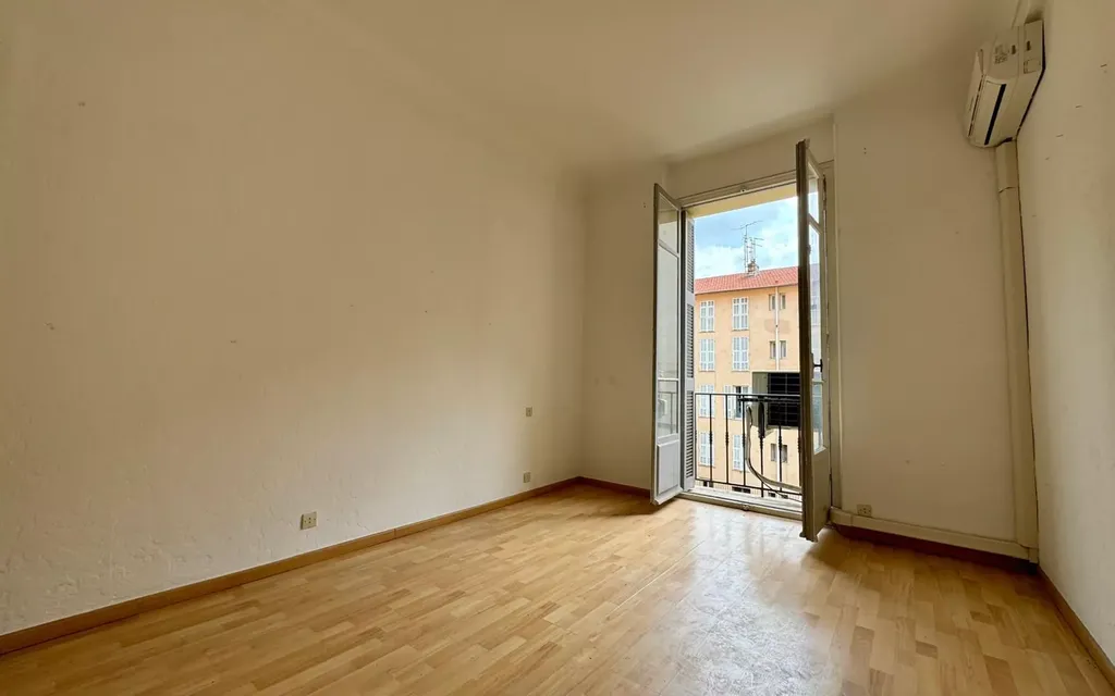 Achat appartement à vendre 3 pièces 72 m² - Nice