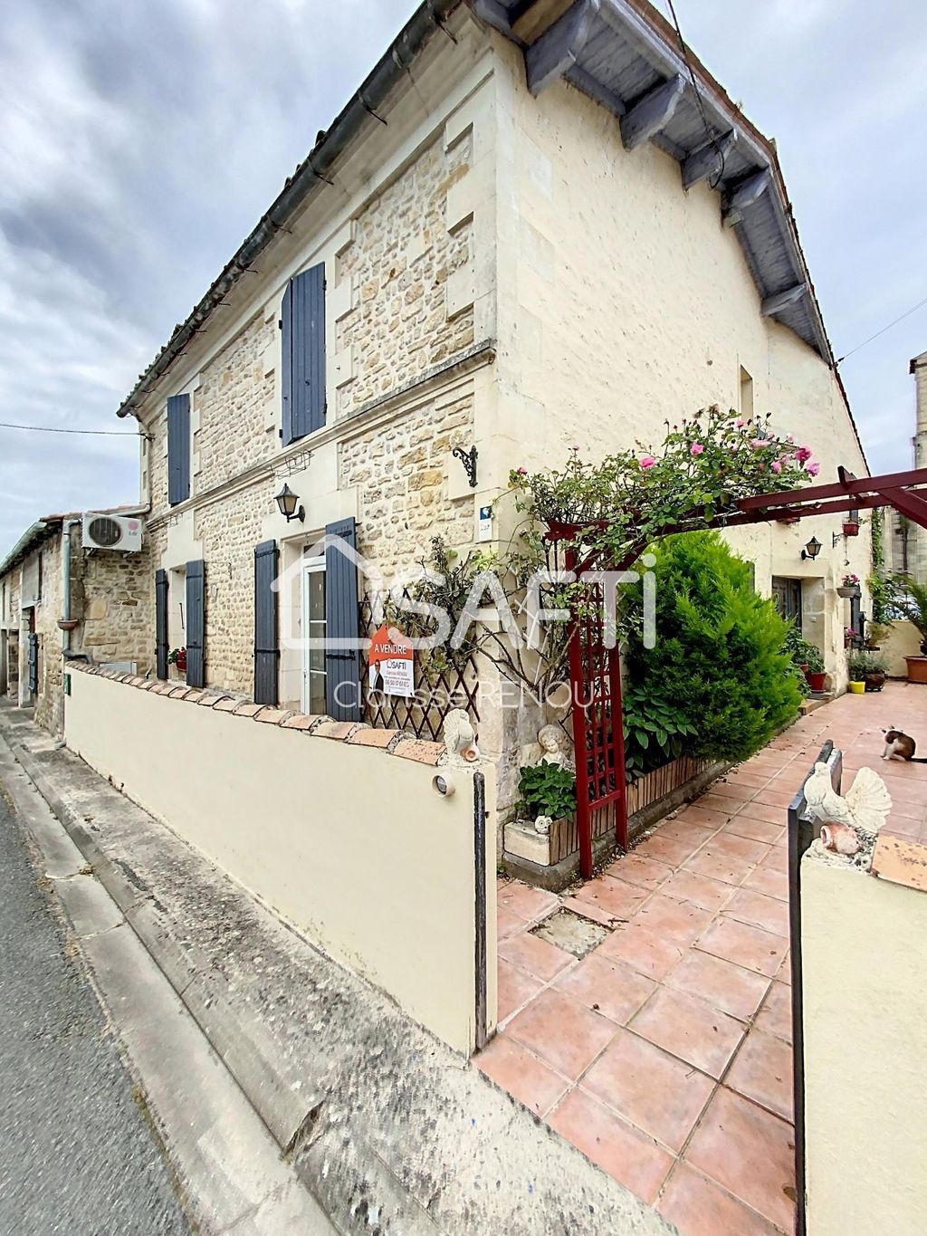 Achat maison à vendre 4 chambres 166 m² - Archingeay