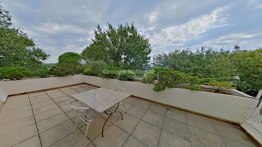 Achat appartement à vendre 4 pièces 90 m² - Villeneuve-lès-Avignon