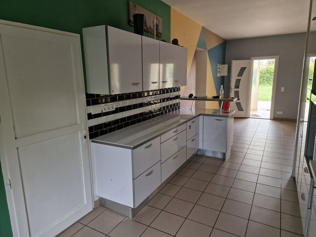 Achat maison à vendre 4 chambres 130 m² - Saint-Vivien-de-Médoc