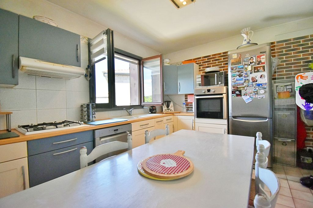 Achat maison à vendre 4 chambres 110 m² - La Chapelle-de-la-Tour