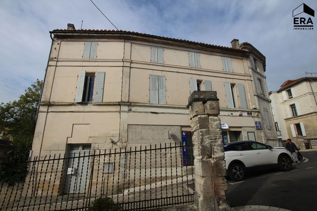 Achat maison à vendre 2 chambres 138 m² - Nersac