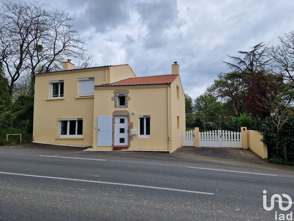 Achat maison à vendre 4 chambres 96 m² - Saint-Étienne-du-Bois