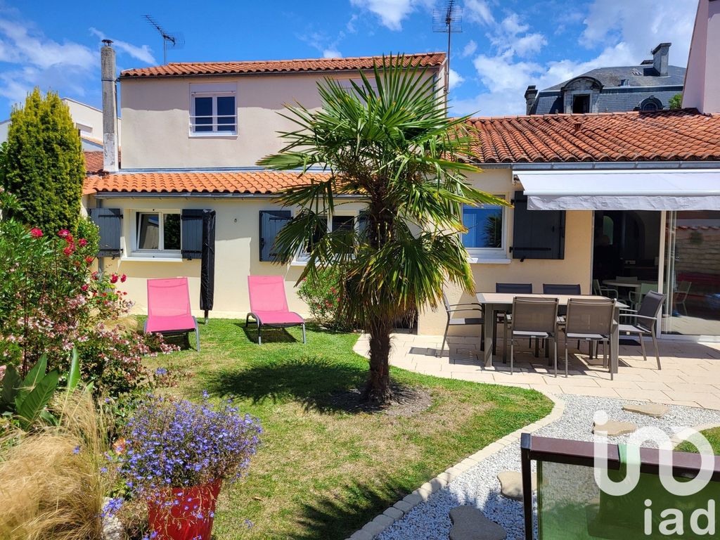 Achat maison à vendre 5 chambres 145 m² - La Rochelle