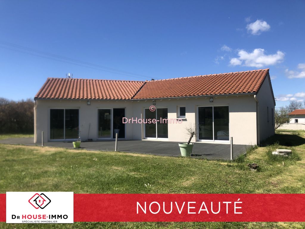 Achat maison à vendre 4 chambres 182 m² - Sanssac-l'Église